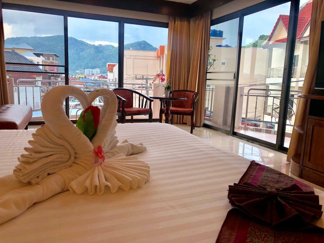 Ban Tyrol Hotell Patong Eksteriør bilde